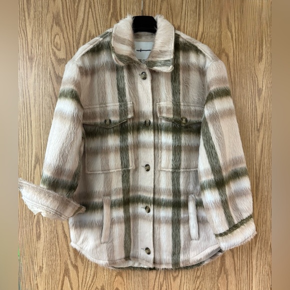 American Eagle Outfitters Jackets & Blazers - Woman’s oversized fuzzy plaid shirt jacket size Small